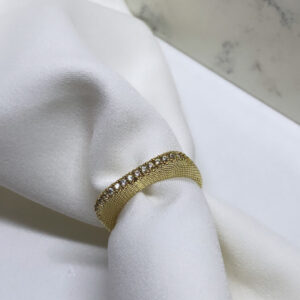 Ring Amar met prachtige steentjes erop.