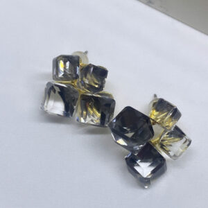 Flora grey oorbellen 1 paar. Flora Color Oorbel